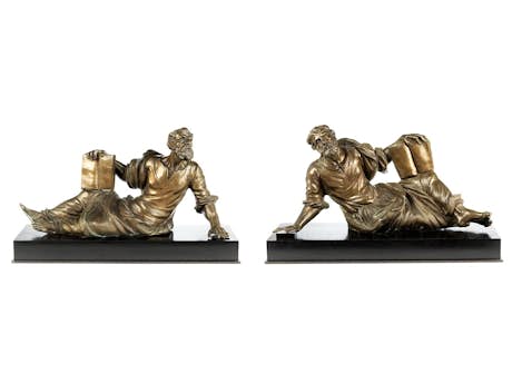 Paar Bronzefiguren liegender Propheten